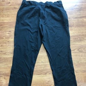 Lululemon On The Fly full length black, size 14. Worn but in good condition.